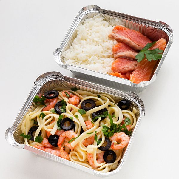 gamay nga foil pan nga adunay mga tabon